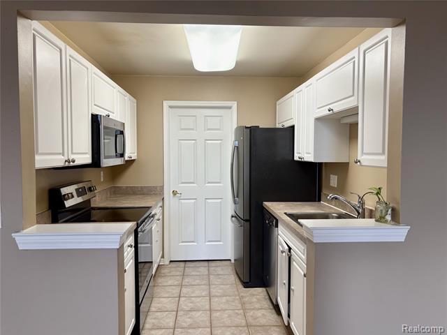 Builiding view five for 3541 Oakmonte, Rochester, MI. 48306