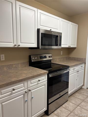 Builiding view seven for 3541 Oakmonte, Rochester, MI. 48306