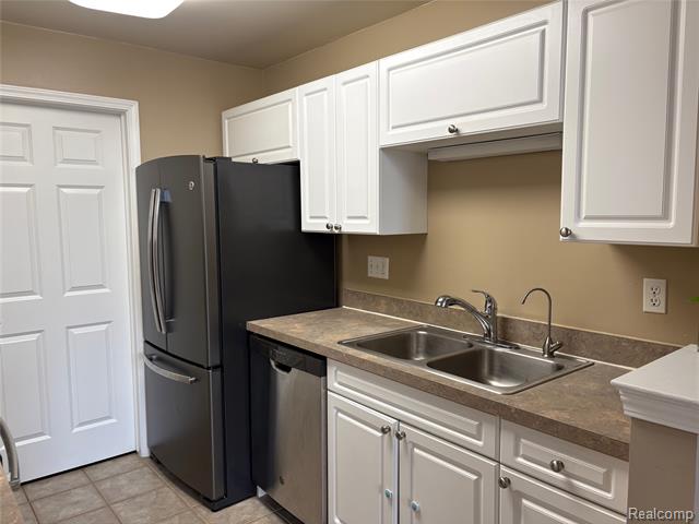 Builiding view six for 3541 Oakmonte, Rochester, MI. 48306