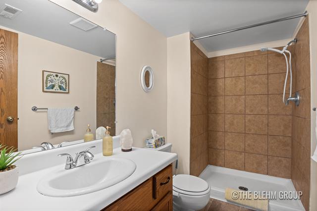 Builiding view seventeen for 61264 Greenwood, South Lyon, MI. 48178