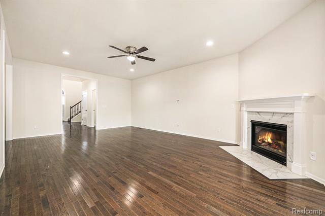 Builiding view four for 28364 Hanover, Novi, MI. 48377