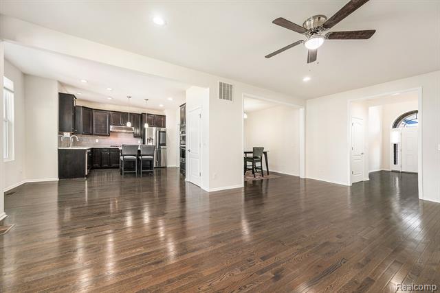 Builiding view seven for 28364 Hanover, Novi, MI. 48377