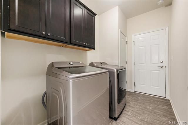 Builiding view seventeen for 28364 Hanover, Novi, MI. 48377