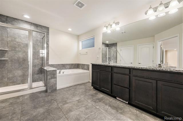 Builiding view twenty one for 28364 Hanover, Novi, MI. 48377