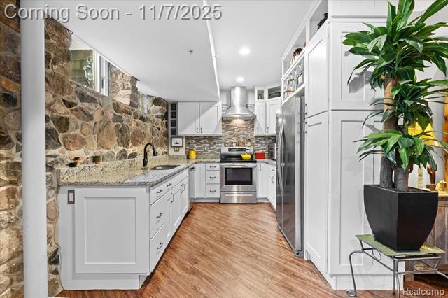 Builiding view eleven for 217 E Commerce, Milford, MI. 48381