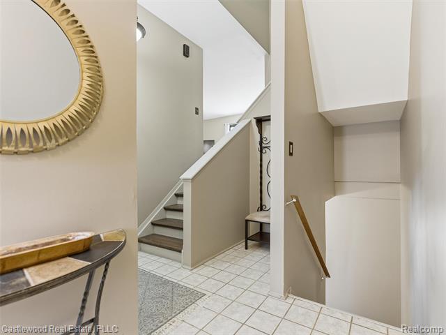 Builiding view eight for 5868 Shore, Clarkston, MI. 48346