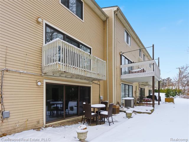 Builiding view five for 5868 Shore, Clarkston, MI. 48346