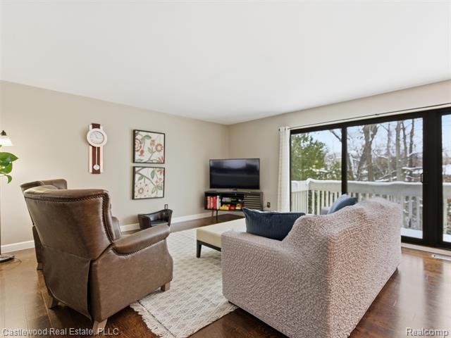 Builiding view nine for 5868 Shore, Clarkston, MI. 48346