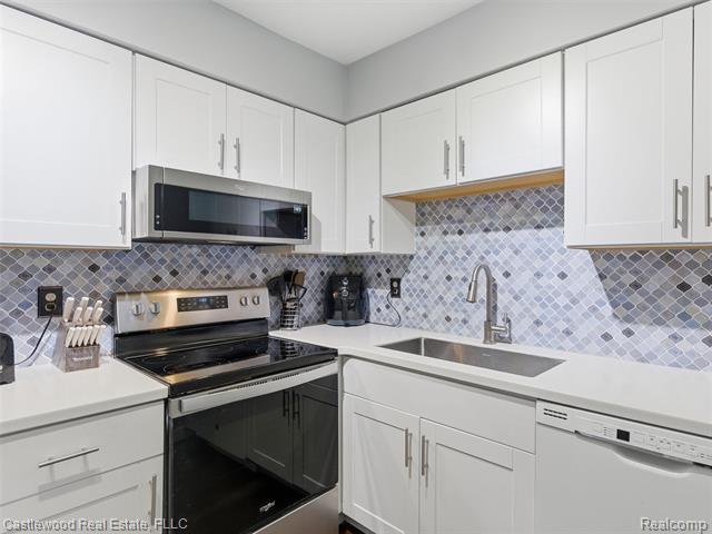 Builiding view sixteen for 5868 Shore, Clarkston, MI. 48346