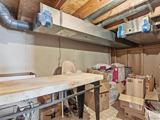 Builiding view thirty six for 5868 Shore, Clarkston, MI. 48346