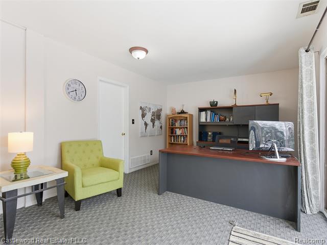 Builiding view thirty three for 5868 Shore, Clarkston, MI. 48346