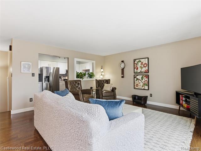 Builiding view twelve for 5868 Shore, Clarkston, MI. 48346