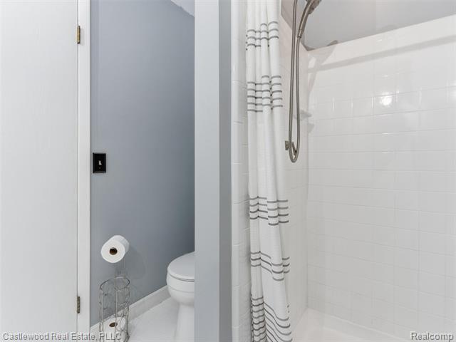 Builiding view twenty seven for 5868 Shore, Clarkston, MI. 48346