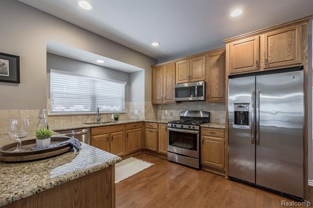 Builiding view eight for 9573 Kingsway, Clarkston, MI. 48348