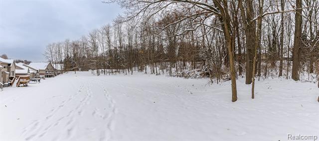 Builiding view forty five for 9573 Kingsway, Clarkston, MI. 48348