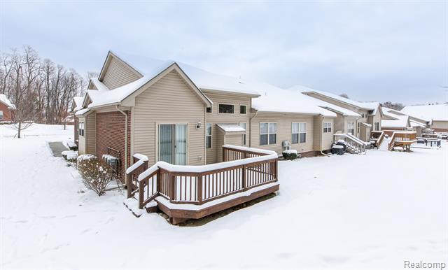 Builiding view forty four for 9573 Kingsway, Clarkston, MI. 48348