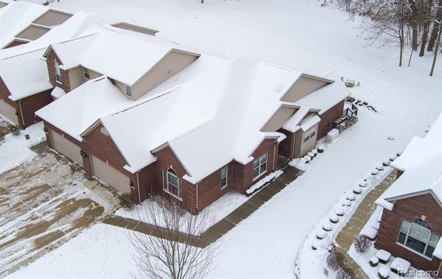 Builiding view forty six for 9573 Kingsway, Clarkston, MI. 48348