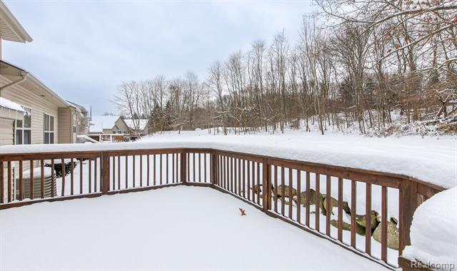 Builiding view forty two for 9573 Kingsway, Clarkston, MI. 48348