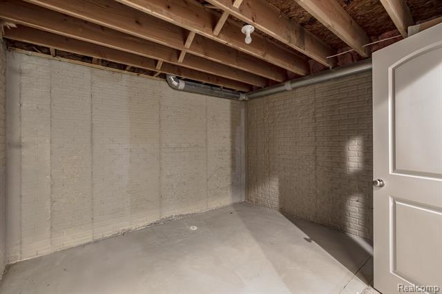 Builiding view thirty seven for 9573 Kingsway, Clarkston, MI. 48348