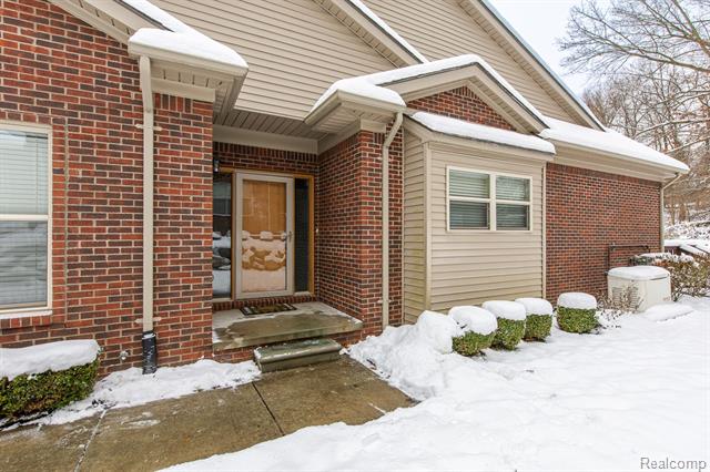 Builiding view three for 9573 Kingsway, Clarkston, MI. 48348