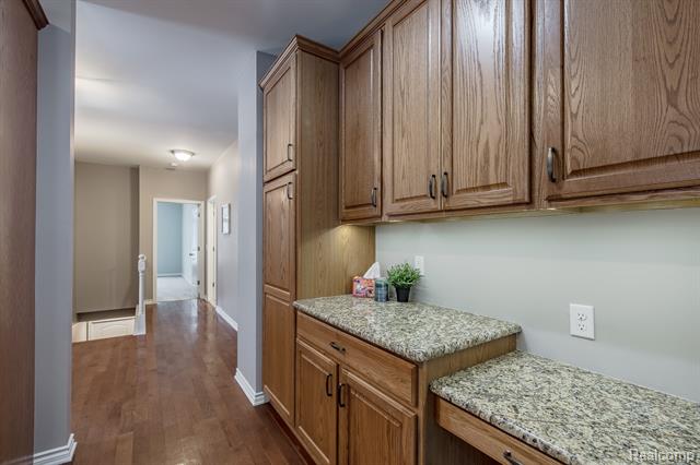 Builiding view twenty one for 9573 Kingsway, Clarkston, MI. 48348