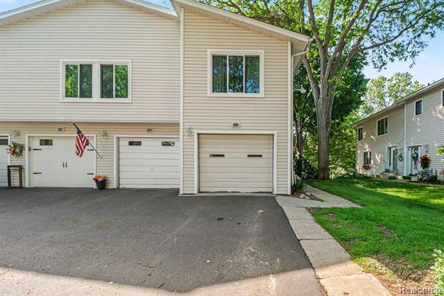 Builiding view one for 838 Corners, Lake Orion, MI. 48362
