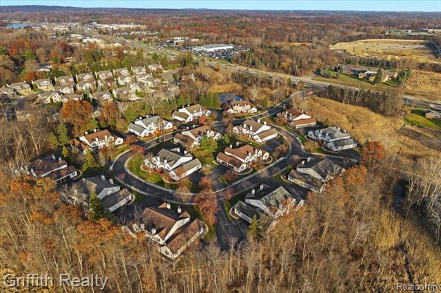 Builiding view eighteen for 182 Barrington, Lake Orion, MI. 48360