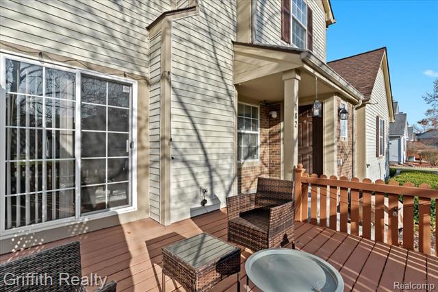 Builiding view fifteen for 182 Barrington, Lake Orion, MI. 48360
