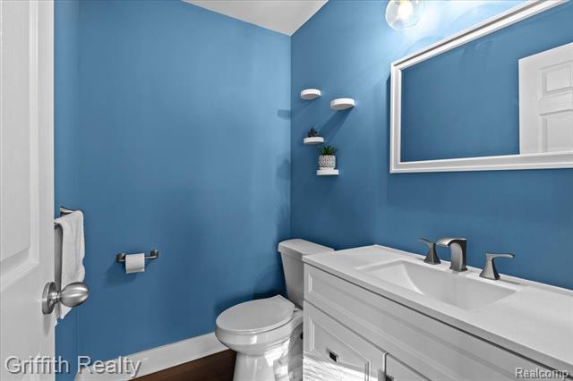 Builiding view seven for 182 Barrington, Lake Orion, MI. 48360