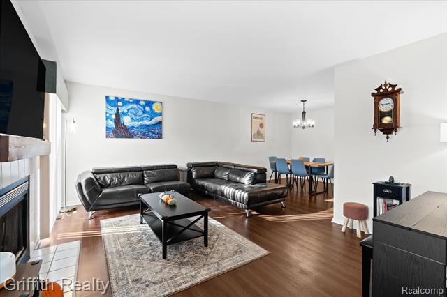 Builiding view three for 182 Barrington, Lake Orion, MI. 48360