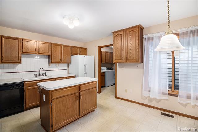 Builiding view four for 2742 Lochmoor, Lake Orion, MI. 48360