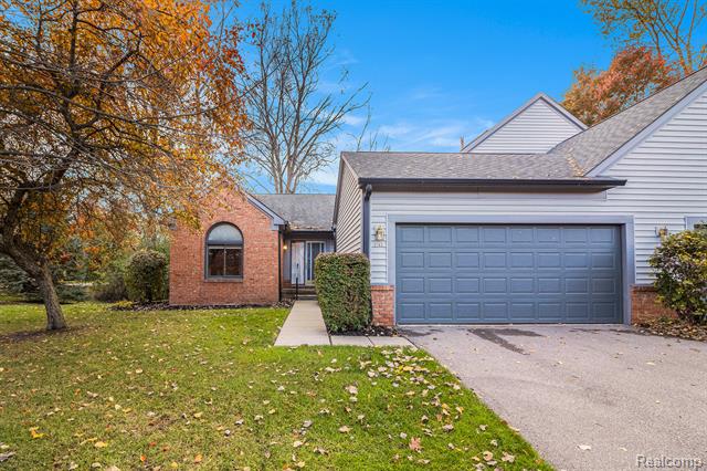 Builiding view seventeen for 2742 Lochmoor, Lake Orion, MI. 48360