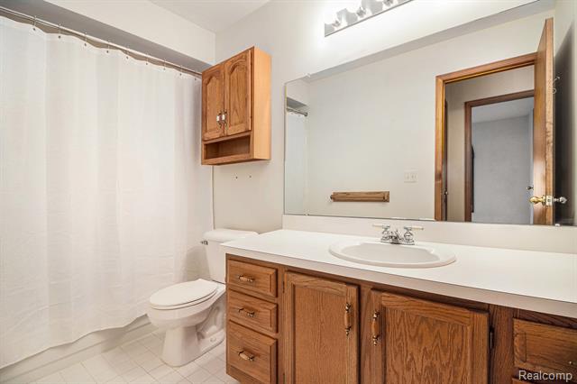 Builiding view ten for 2742 Lochmoor, Lake Orion, MI. 48360