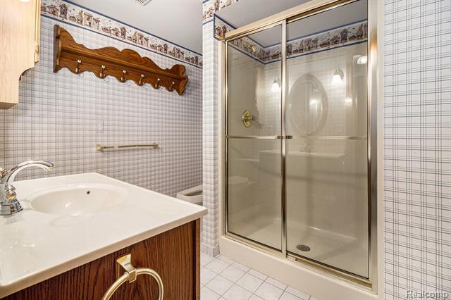 Builiding view thirteen for 2742 Lochmoor, Lake Orion, MI. 48360