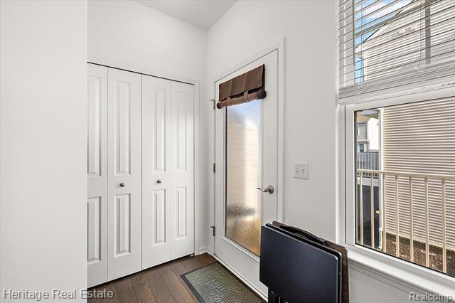 Builiding view fifteen for 3741 W Madison, Lake Orion, MI. 48359