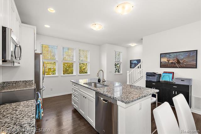 Builiding view nine for 3741 W Madison, Lake Orion, MI. 48359