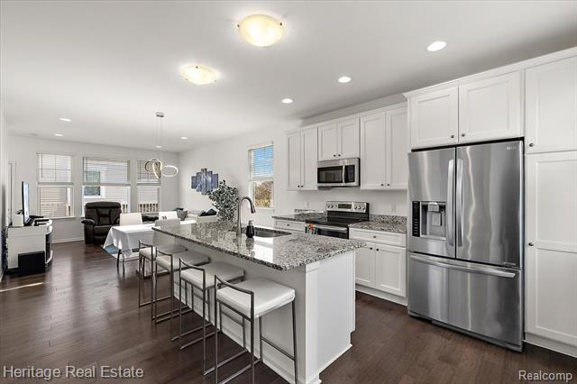 Builiding view seven for 3741 W Madison, Lake Orion, MI. 48359