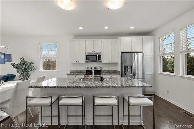 Builiding view six for 3741 W Madison, Lake Orion, MI. 48359