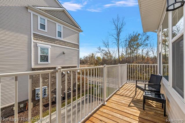 Builiding view sixteen for 3741 W Madison, Lake Orion, MI. 48359