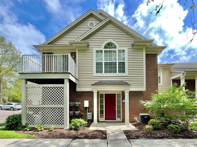 front view for 1678 Deepwood Cir, Rochester, Mi. 48307