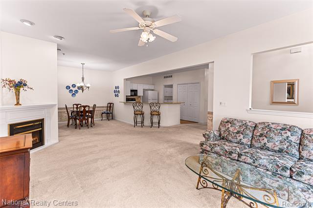 Builiding view seven for 1637 Deepwood, Rochester, MI. 48307