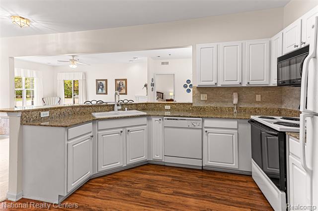 Builiding view twelve for 1637 Deepwood, Rochester, MI. 48307