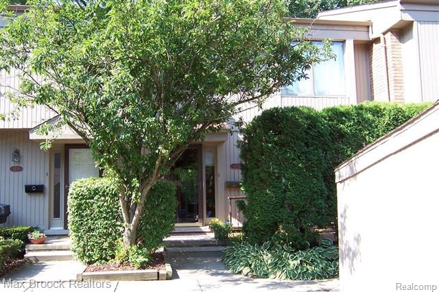 front view for 1413 Oakbrook E, Rochester, Mi. 48307