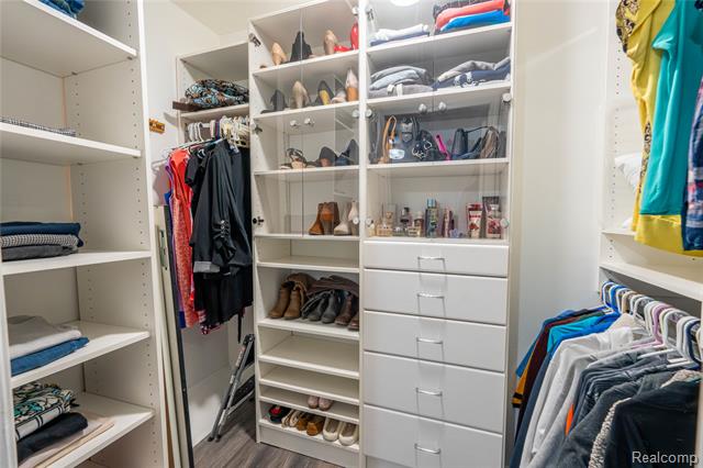 Builiding view sixteen for 1476 Oakbrook E, Rochester, MI. 48307