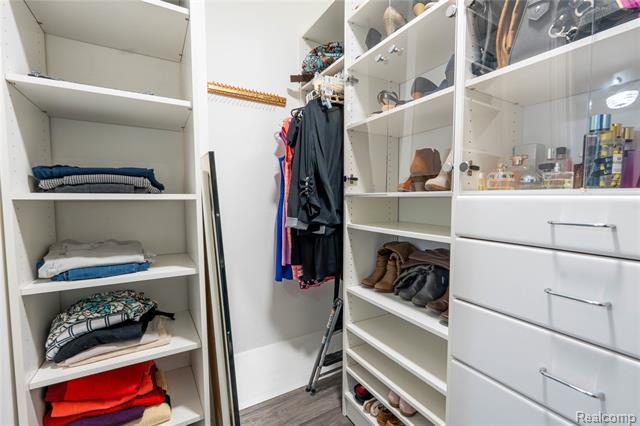 Builiding view thirteen for 1476 Oakbrook E, Rochester, MI. 48307