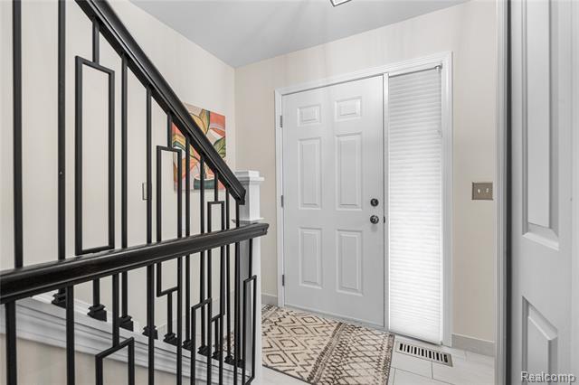 Builiding view two for 1476 Oakbrook E, Rochester, MI. 48307