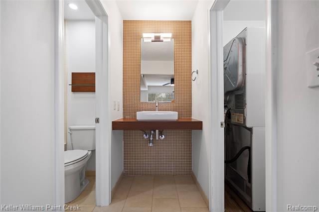 Builiding view sixteen for 2311 Walton # 41, Rochester, MI. 48309