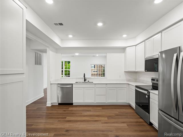 Builiding view five for 549 Village, Milford, MI. 48381