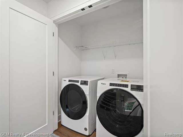 Builiding view sixteen for 549 Village, Milford, MI. 48381