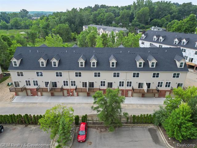 Builiding view thirty one for 549 Village, Milford, MI. 48381